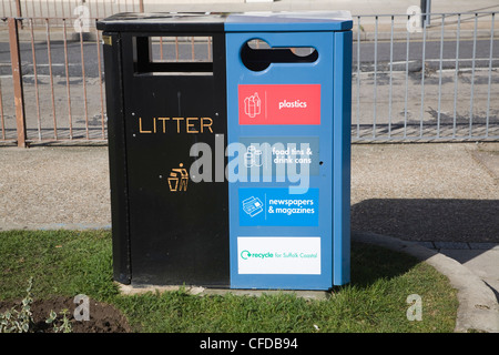 Les poubelles de la rue pour les déchets triés, déchets et recyclage Banque D'Images