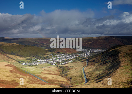 Y Bwlch Clawdd, regardant vers le bas vers le Parc du MCG et Treorchy dans le sud du Pays de Galles, Royaume-Uni Banque D'Images