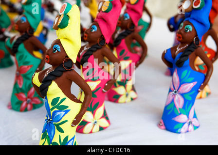 Dame cubaine traditionnelle Souvenir des statues pour la vente au marché artisanal à Trinité, la province de Sancti Spiritus, Cuba, Antilles Banque D'Images