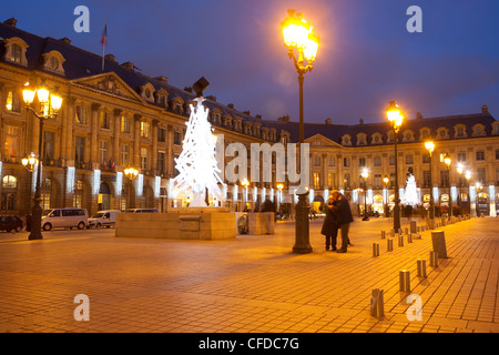 Place Vendôme à l'époque de Noël, Paris, France, Europe Banque D'Images