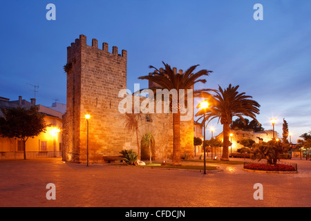 Porta del Moll, porte de la ville historique, 14 siècle, Alcudia, Majorque, Iles Baléares, Espagne, Europe Banque D'Images