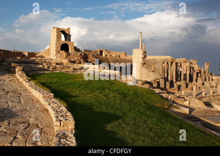 Ruines du théâtre romain, le site archéologique de Dougga, UNESCO World Heritage Site, Tunisie, Afrique du Nord, Afrique Banque D'Images