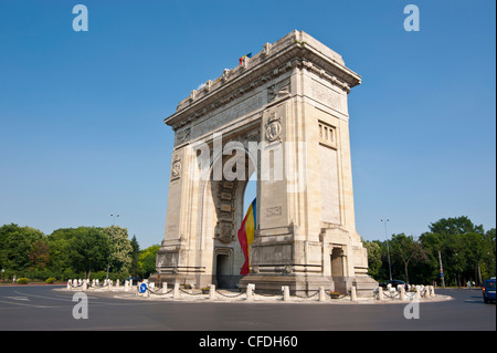 Arcul de Triumf (Arc de Triomphe), Bucarest, Roumanie, Europe Banque D'Images