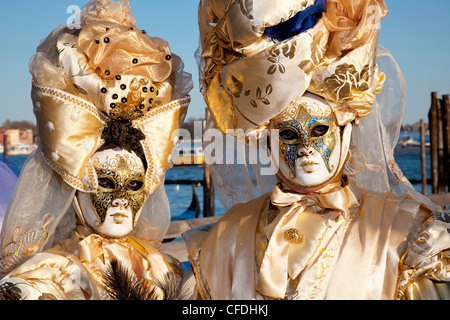 À masques Carnaval de Venise sur la place Saint-Marc, Venise, Vénétie, Italie, Europe Banque D'Images