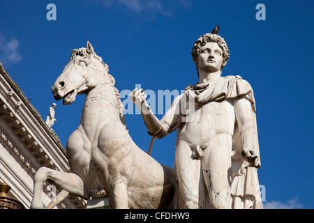 La sculpture Castor et Pollux, la route en pente menant à la Piazza del Campidoglio, Rome, Latium, Italie Banque D'Images