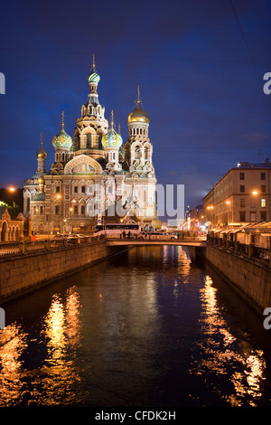 Eglise du Sauveur sur le Sang Versé (église de la résurrection) au crépuscule, Saint-Pétersbourg, Russie Banque D'Images