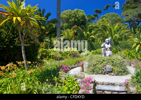 Gaia la sculpture de David Wynne, 1989, dans les jardins de l'abbaye, l'île de Tresco, Îles Scilly, Angleterre, RU Banque D'Images