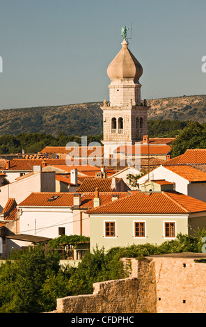 Toits et clocher de la ville de Krk, Kvarner Golfe, l'île de Krk, Kvarner, Croatie, Europe Banque D'Images