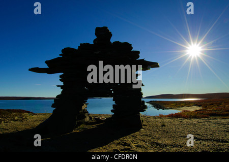 Inukshuk, terres stériles, centrale des Territoires du Nord-Ouest, de l'Arctique canadien Banque D'Images