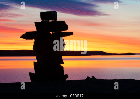 Inukshuk, terres stériles, centrale des Territoires du Nord-Ouest, de l'Arctique canadien Banque D'Images