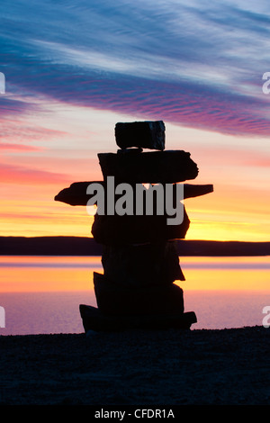 Inukshuk, terres stériles, centrale des Territoires du Nord-Ouest, de l'Arctique canadien Banque D'Images