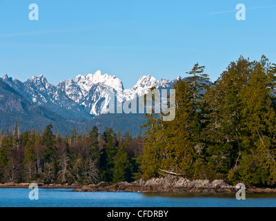 Sleeping Indian Mountain dans Barkleyi Sound sur l'île de Vancouver, Colombie-Britannique, Canada Banque D'Images