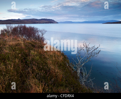 Vue sur le continent écossais de la Moll Road sur l'île de Skye, Écosse, Royaume-Uni Banque D'Images