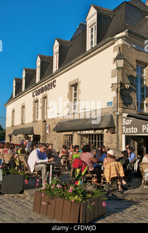 Cafés et restaurants, le port de Saint Goustan, Auray, Bretagne, France, Europe Banque D'Images