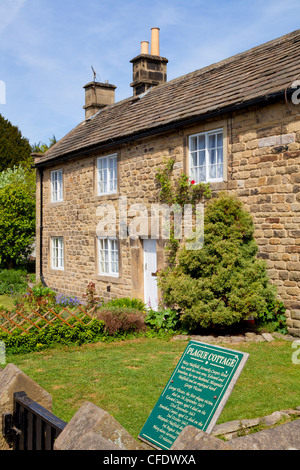 Une vieille plaie cottage dans le village de Eyam que subi la mort,, Derbyshire, parc national de Peak District, England, UK Banque D'Images