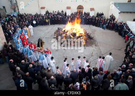 Orgosolo la procession de Saint Antoni's fires markes le début de l'carnaval sarde, Orgosolo, Sardaigne, Italie Banque D'Images