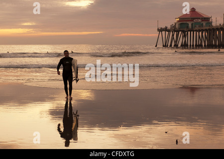 Surfer, Huntington Beach, Californie, États-Unis d'Amérique, Banque D'Images