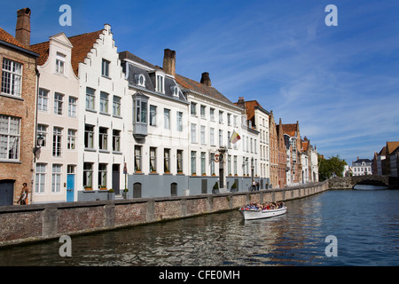 Les bâtiments gothiques sur Spiegelrei, Bruges, Flandre occidentale, Belgique, Europe Banque D'Images