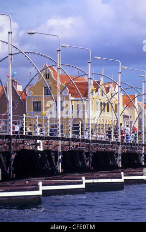 Les bâtiments de style colonial hollandais waterfront, Punda, Willemstad, Curaçao, Caraïbes, Antilles néerlandaises Banque D'Images