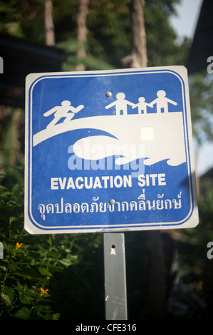 Signe d'évacuation Tsunami, la Thaïlande Banque D'Images