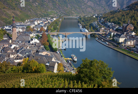 Vue du château sur la ville et rivière (Moselle), à Cochem, Rhénanie-Palatinat, Allemagne, Europe Banque D'Images