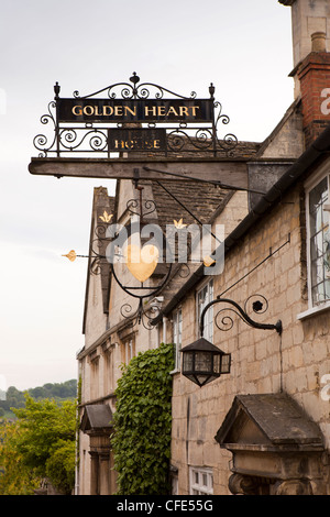 UK, Gloucestershire, Stroud, Painswick, 6 Place G. Dutilh, Golden Heart House, ancienne auberge historique de signer maintenant une maison privée Banque D'Images