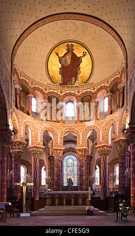 Abbatiale romane Saint-Austremoine église décorée, Issoire, Puy-de-Dôme, Auvergne, France Banque D'Images
