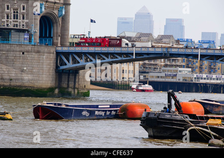 Tower Bridge,différentes vues à partir de la rive sud,Tamise,la Cathédrale St Paul, ville,gabarres,Trafic,bateaux,Londres,Grande-Bretagne Banque D'Images