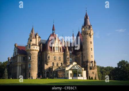 Château fabuleux à Moszna, près de Opole, Silésie, Pologne Banque D'Images
