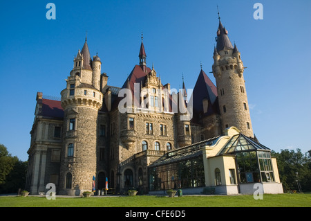 Château fabuleux à Moszna, près de Opole, Silésie, Pologne Banque D'Images