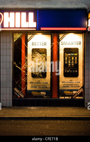 Dommages causés par des émeutiers pendant les troubles dans la région de Gloucester 2011 Émeutes. Banque D'Images