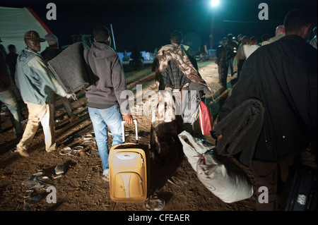 Les réfugiés fuyant le conflit 2011 Libiya bloqués à la camp de réfugiés de Choucha en Tunisie. Banque D'Images