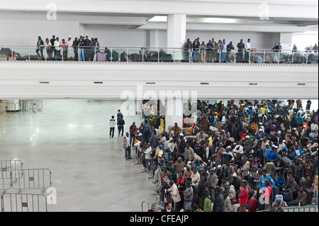 L'aéroport de Djerba. La Tunisie. Environ 15000 réfugiés évacués de Libye en attente d'avions pour les ramener à la maison. 2011 Banque D'Images