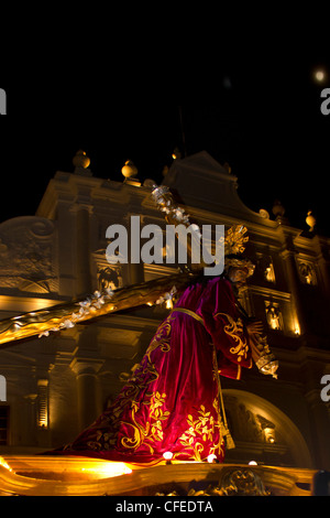 Procession de Jésus en face de Catedral Antigua Guatemala Banque D'Images