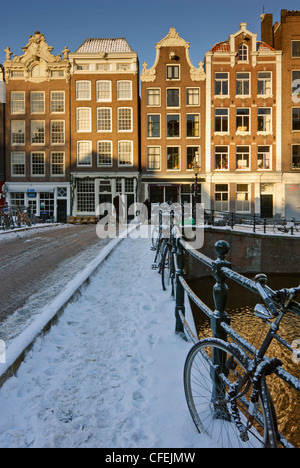 Pont couvert de neige, Prinsengracht, Amsterdam, Pays-Bas Banque D'Images