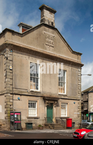 Royaume-uni, Angleterre, dans le Yorkshire, Leyburn, ancien hôtel de ville (1856) en place de marché Banque D'Images