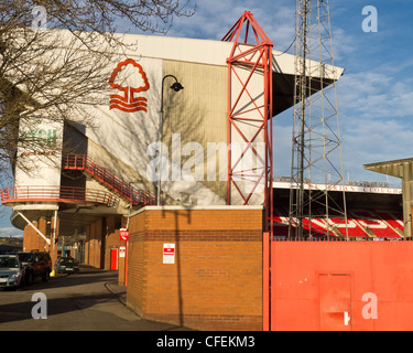 Nottingham Forest Football Ground connu sous le nom de la ville la masse. Vue montrant la fin de Trent et Brian Clough est. Banque D'Images