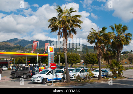 Des taxis à l'extérieur de la station de bus Marbella Andalousie Espagne Europe Banque D'Images