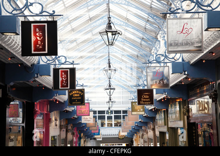 Queens Arcade, Leeds, West Yorkshire, Angleterre, Royaume-Uni Banque D'Images