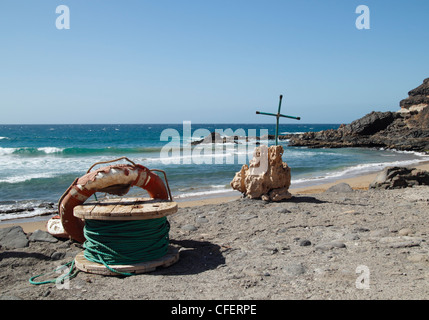 Bouée et corde sur la côte ouest de Fuerteventura, Îles Canaries, Espagne Banque D'Images