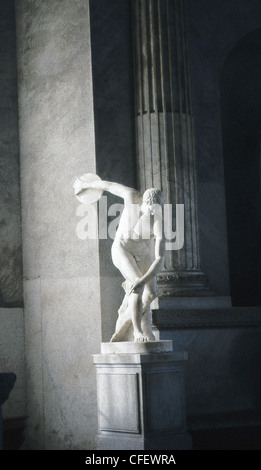 La copie de la Discobole, lanceur (Lancer du disque) de l'ancien sculpteur grec Myron d Eleutherae qui vivait à la mi-5e siècle avant J.-C. Banque D'Images