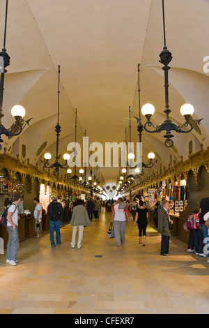 La Renaissance Sukiennice, Halle aux draps, les tabliers' Hall, de l'intérieur, vieille ville, Cracovie, Cracovie, Pologne Banque D'Images