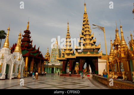 La pagode Shwedagon, Yangon, Myanmar, en Asie Banque D'Images