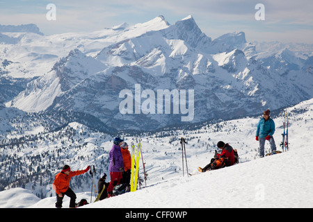 Ski de randonnée dans les Dolomites, Cortina d'Ampezzo, Belluno, Italie, Europe Banque D'Images
