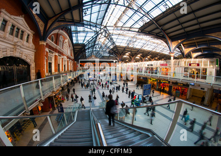 La gare de Liverpool Street, Londres, Angleterre, Royaume-Uni, Europe Banque D'Images