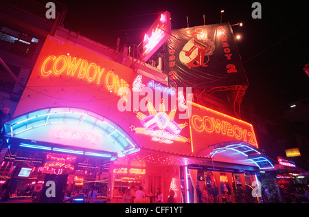 Thaïlande, Bangkok, vue de la nuit de bars dans Soi Cowboy Banque D'Images