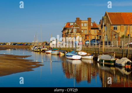 Le port sur gélose Creek, Blakeney, Norfolk, Angleterre, Royaume-Uni, Europe Banque D'Images