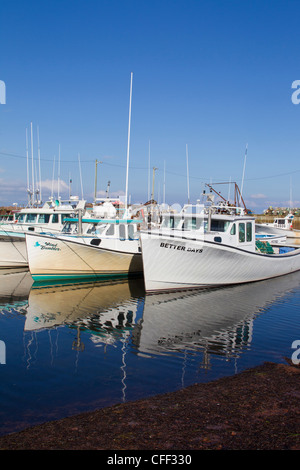 Les bateaux de pêche amarrés au quai neuf Mile Creek, Prince Edward Island, Canada Banque D'Images