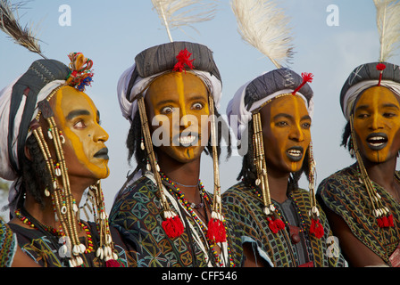Wodaabe-Bororo les hommes lors de l'Assemblée Gerewol concours de beauté masculine, une réunion de l'Afrique de l'Ouest Wodaabes Peuls Bororo (peul), Niger Banque D'Images