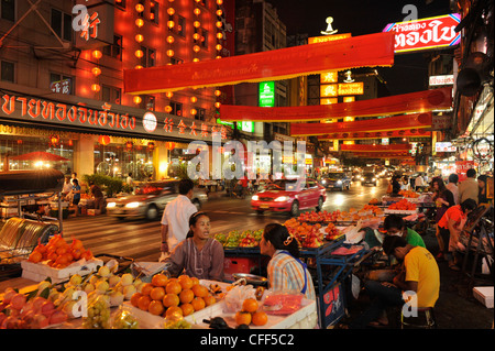 Les étals de nourriture fruits, Chinatown, Bangkok, Thailande, Asie Banque D'Images